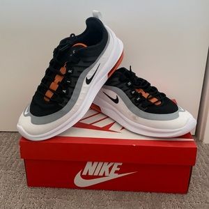 Nike Air Max Axis Shoe